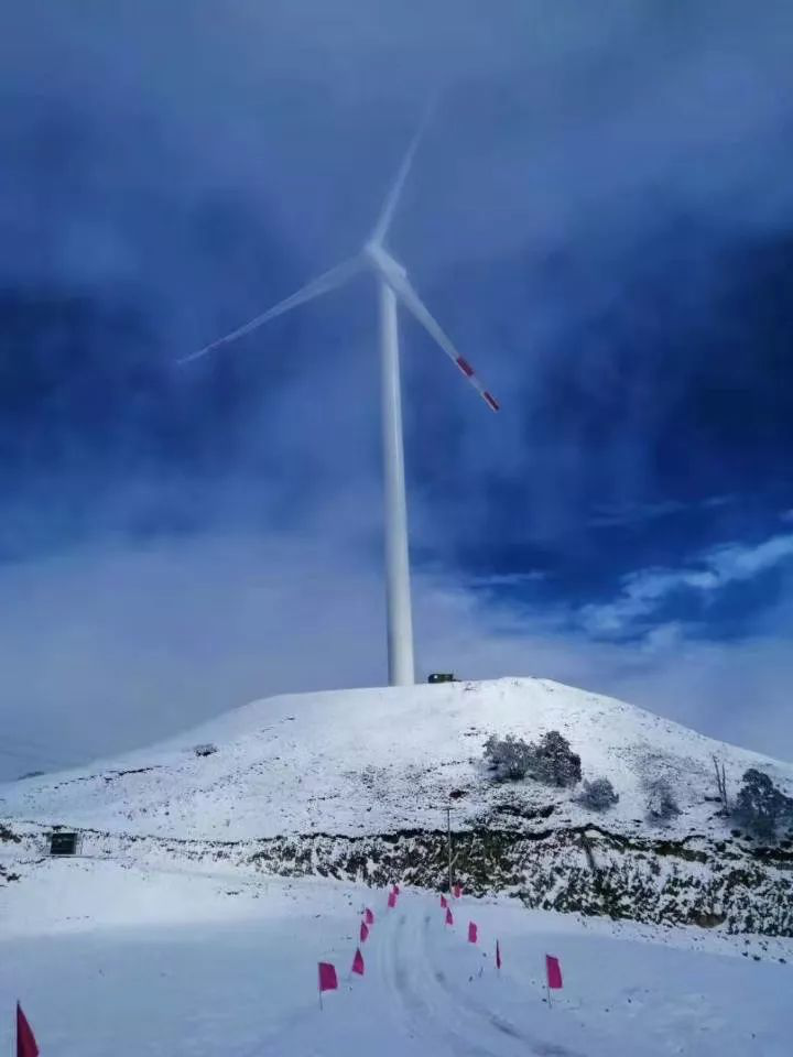 德昌鐵爐風電場首臺機組順利投產發電